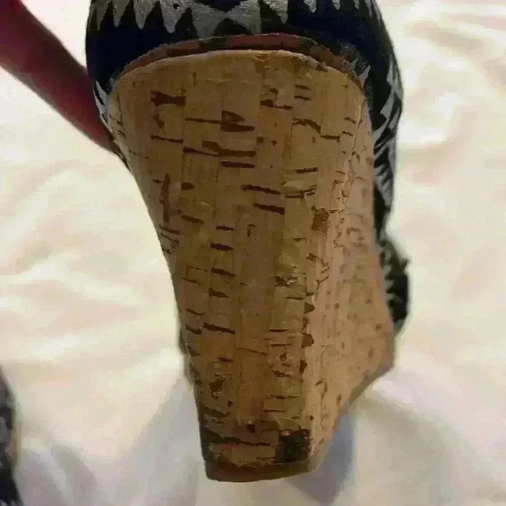 Toms size put